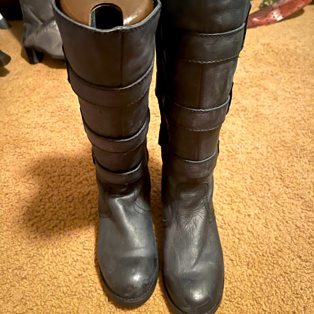 Knee boots